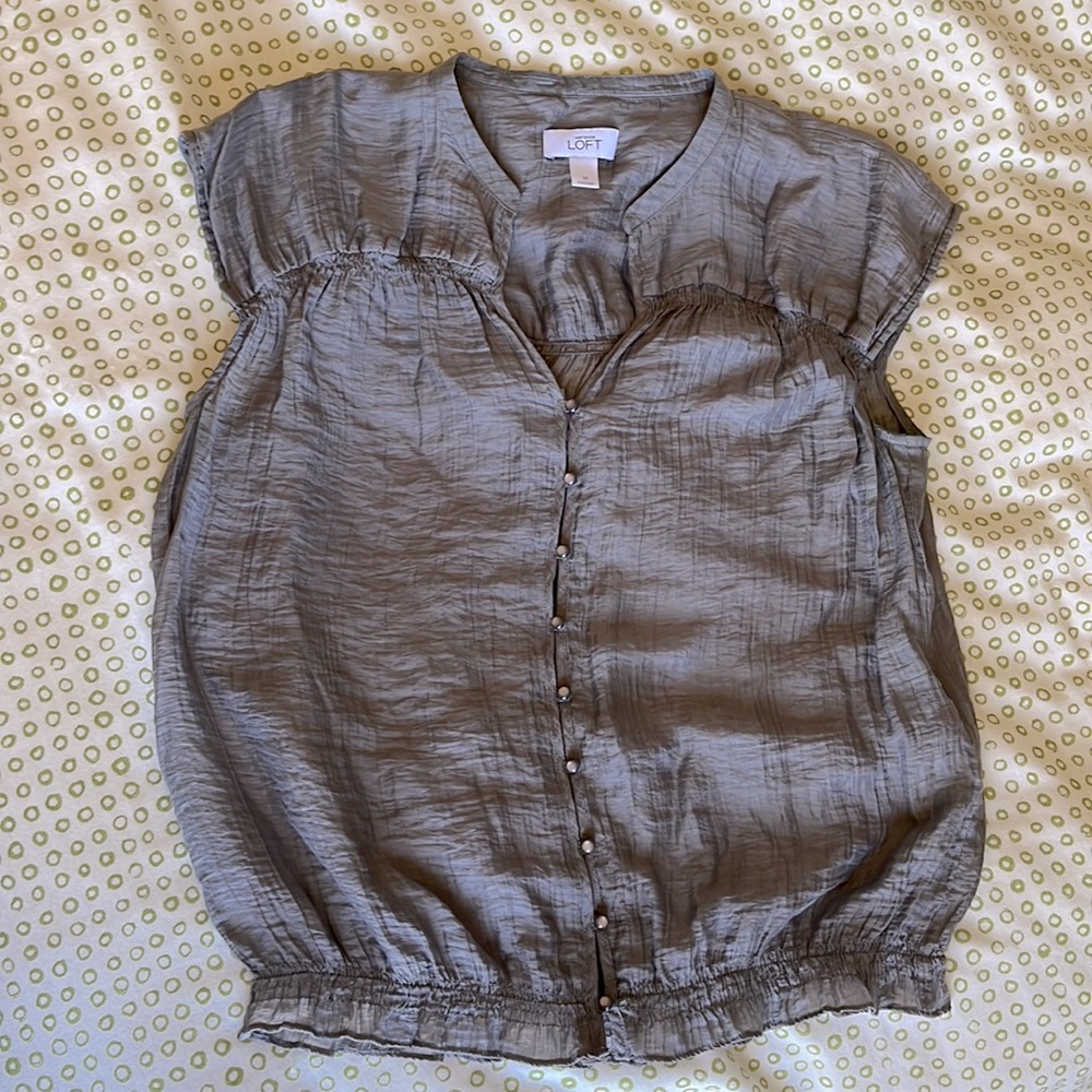 LOFT Women's Gray Button-Down Top